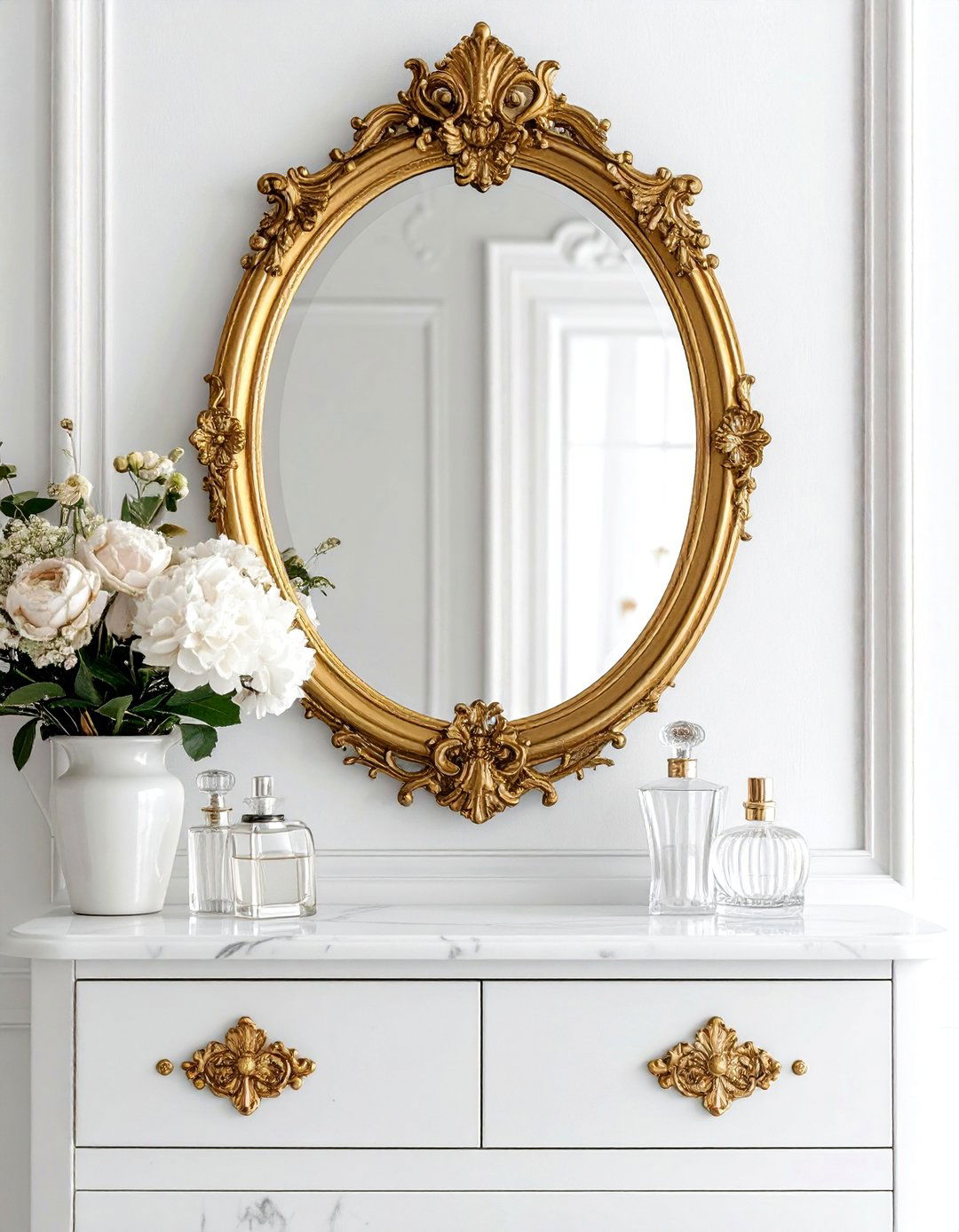 Vintage Ornate Gold Mirror - 30 mirror wall decor ideas