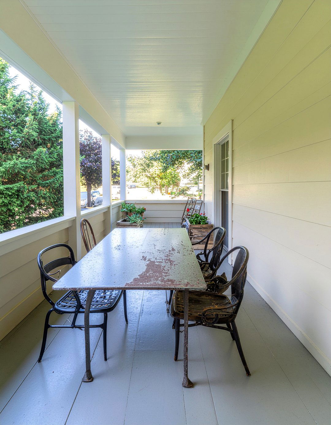 Vintage Porch Style - 30 porch dining ideas