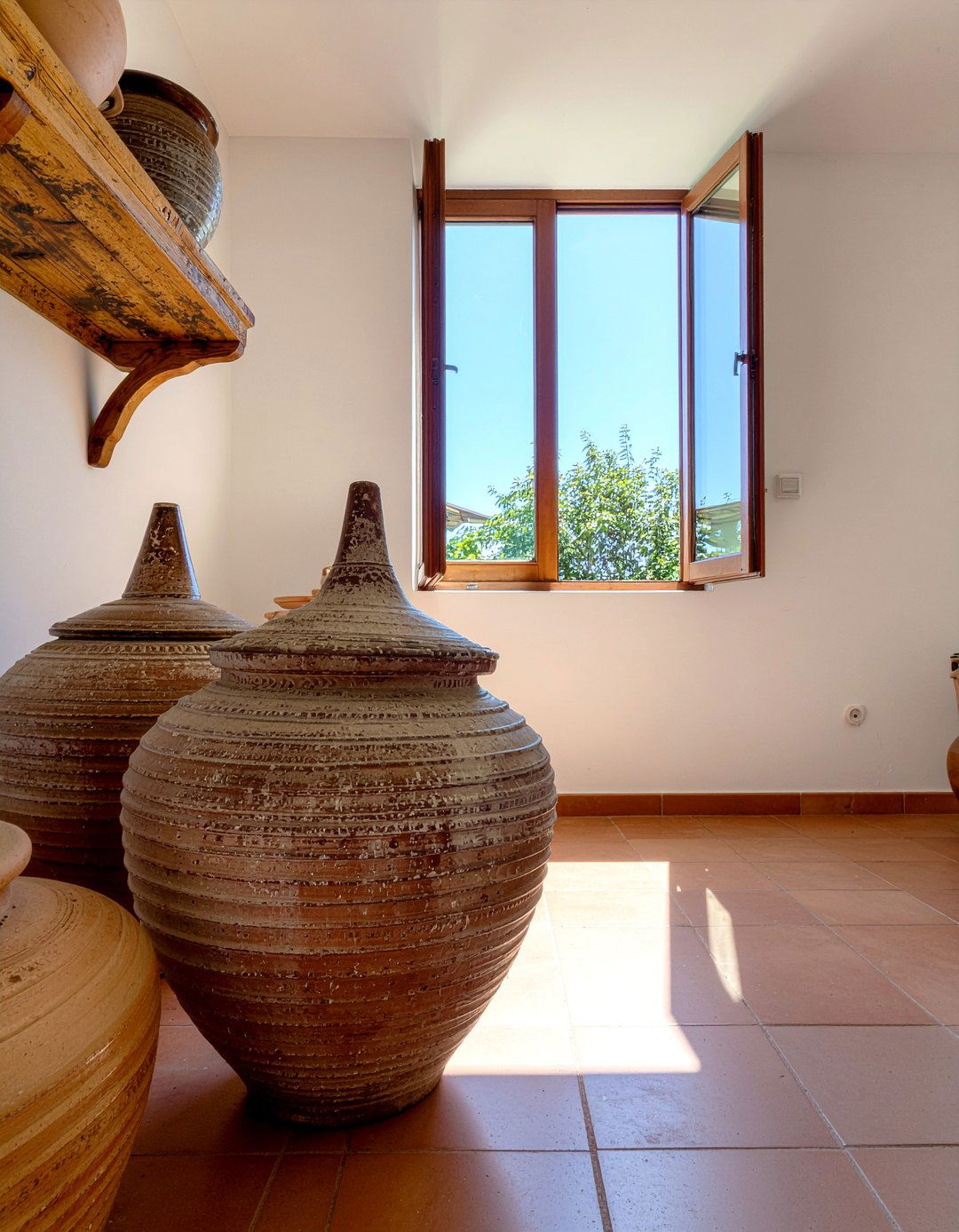 Vintage Spanish Pottery Display - 30 Spanish living room ideas