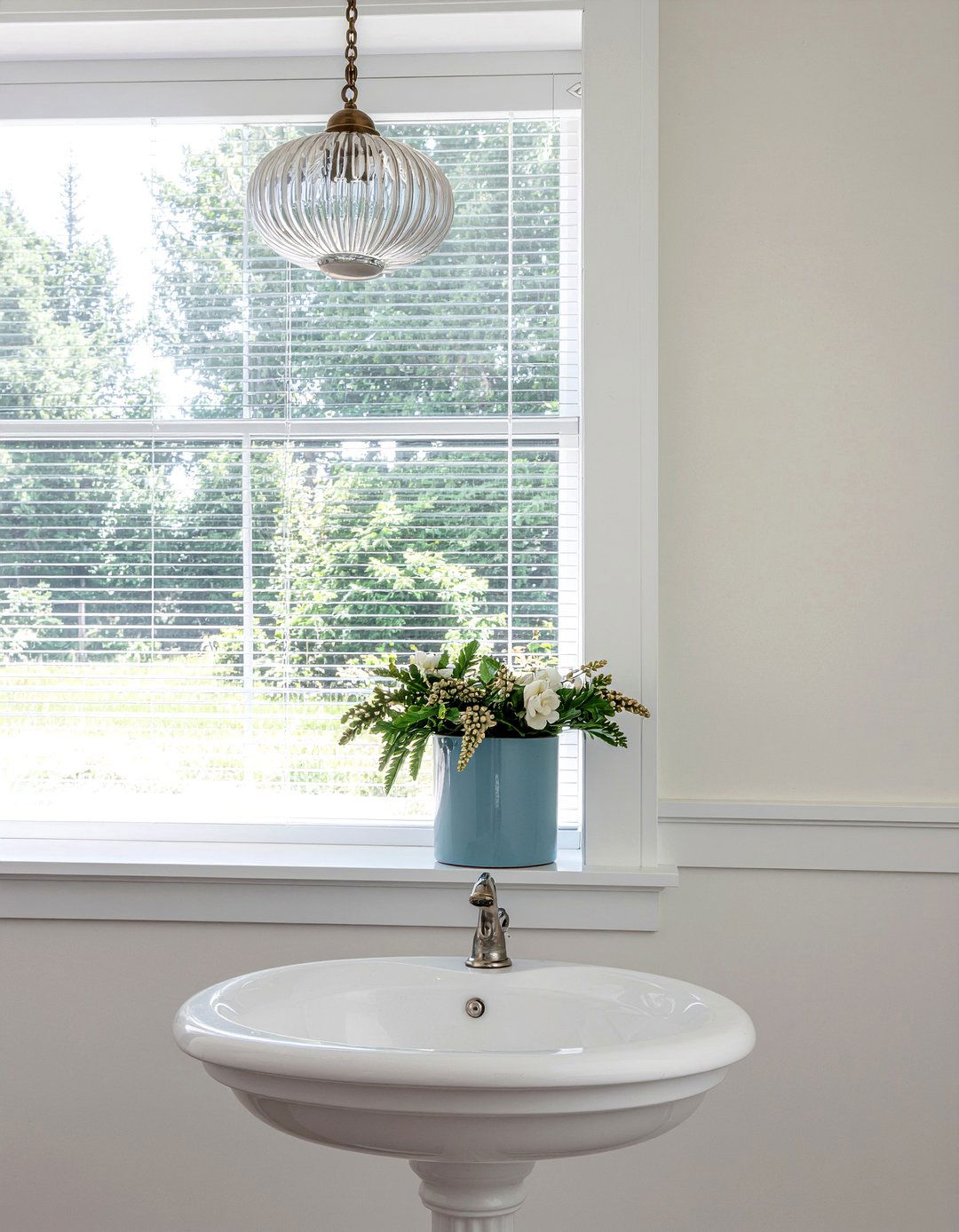 Vintage Style Pendant - 30 bathroom pendant light ideas