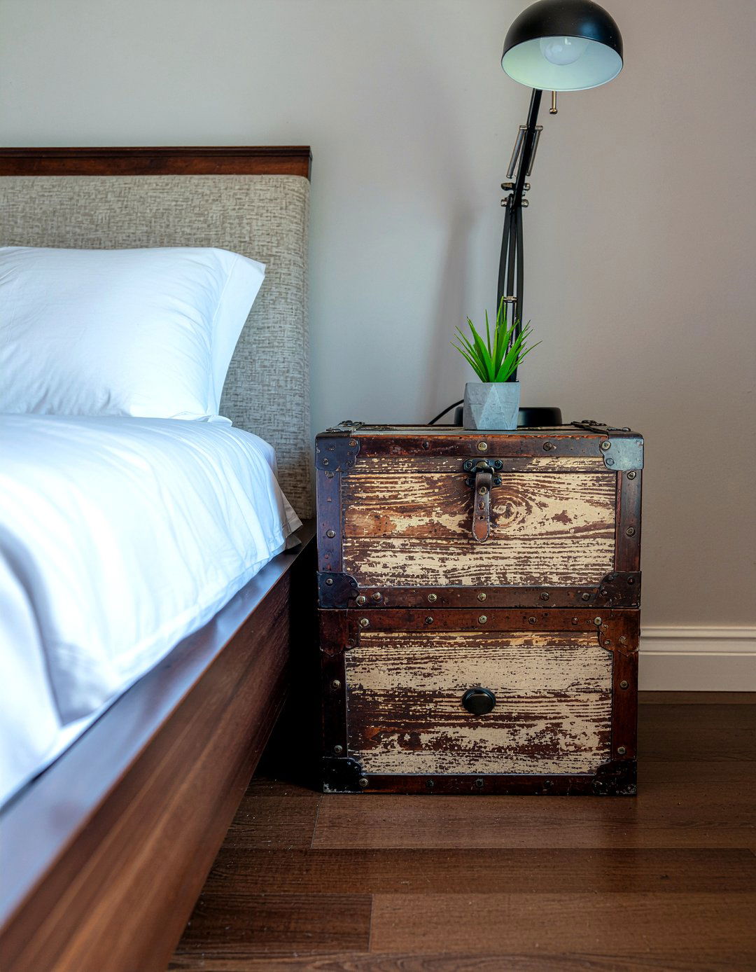 Vintage Trunk Nightstand - 30 warehouse bedroom ideas