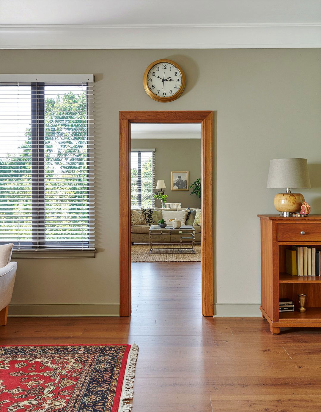 Vintage Wall Clock - 30 secondhand living room ideas