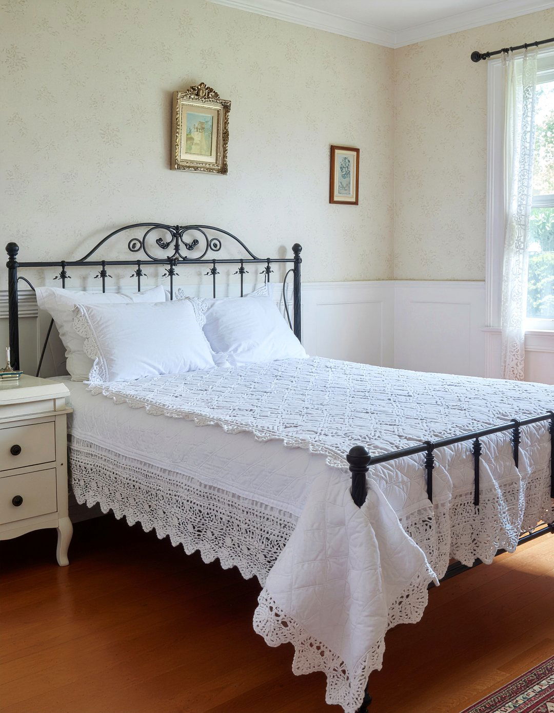 Vintage White Bedroom - 30 bedroom white bedding ideas