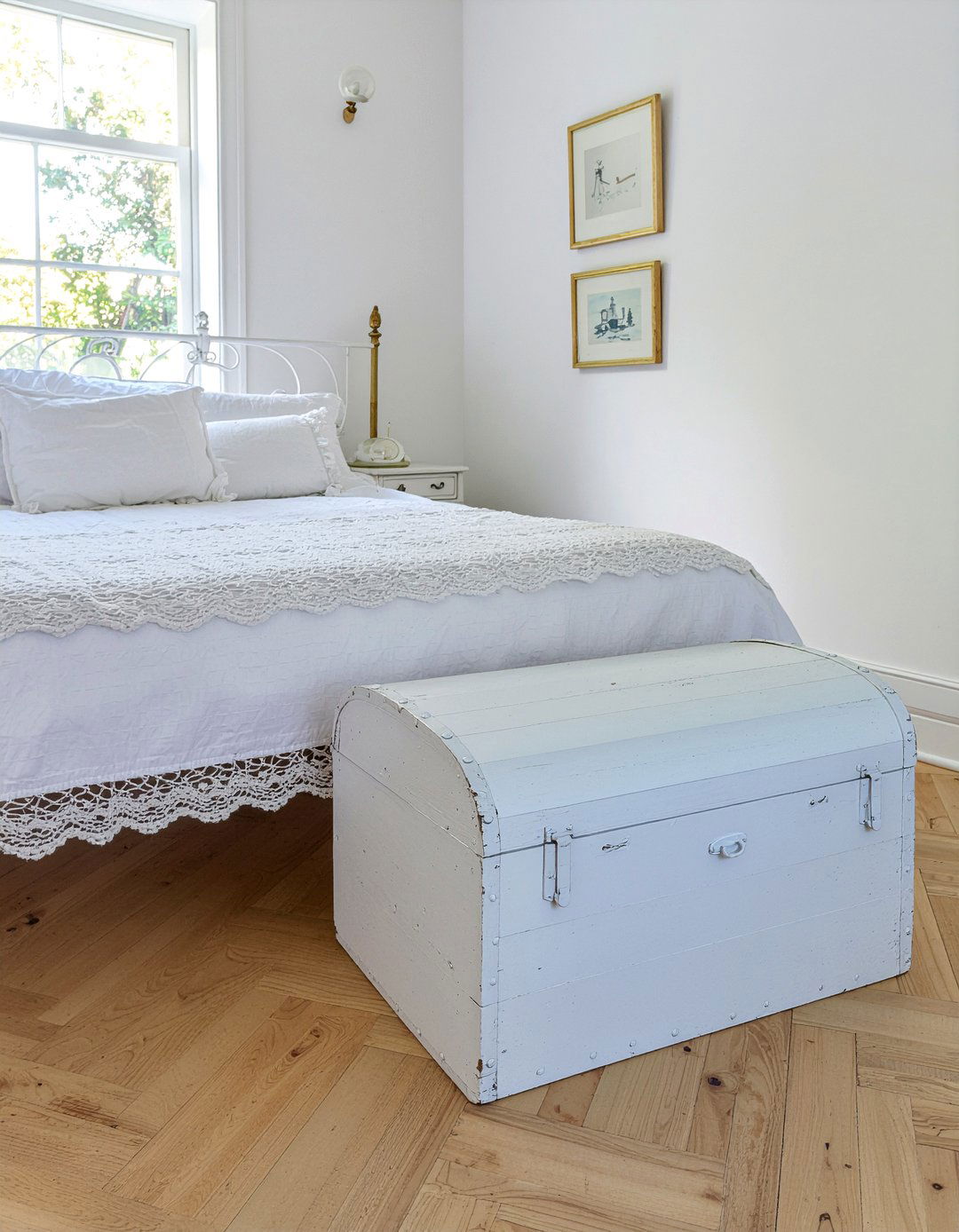 Vintage White Bedroom - 30 all white bedroom ideas