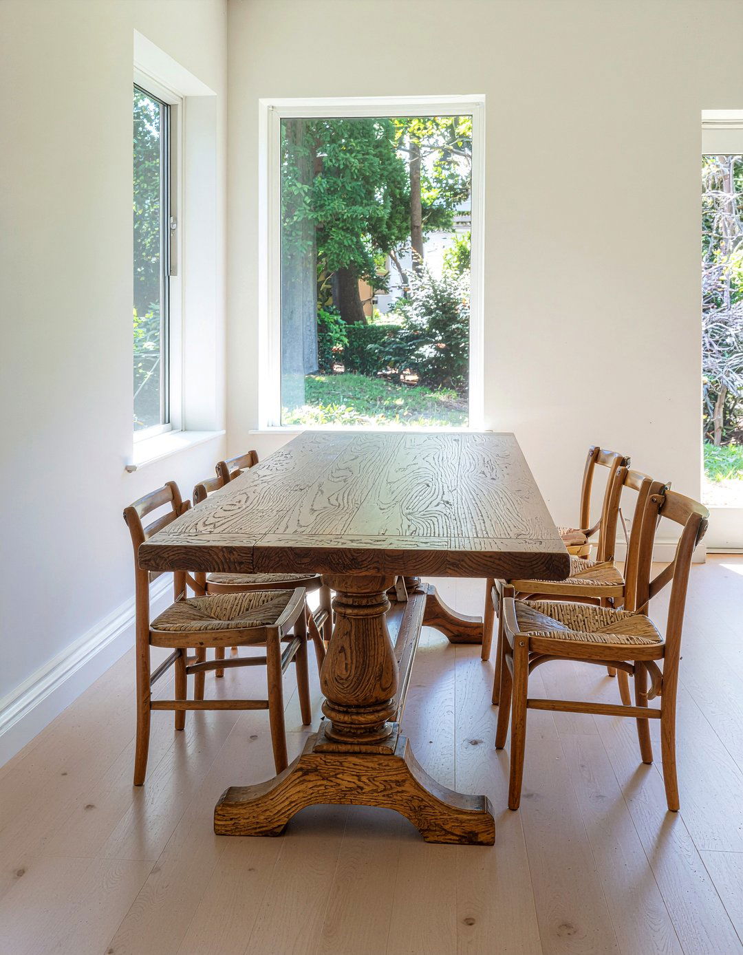 Vintage Wood Dining Table - 30 secondhand dining room ideas