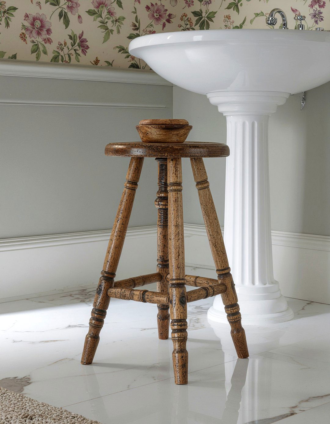 Vintage bathroom stool - 30 bathroom bench seating ideas