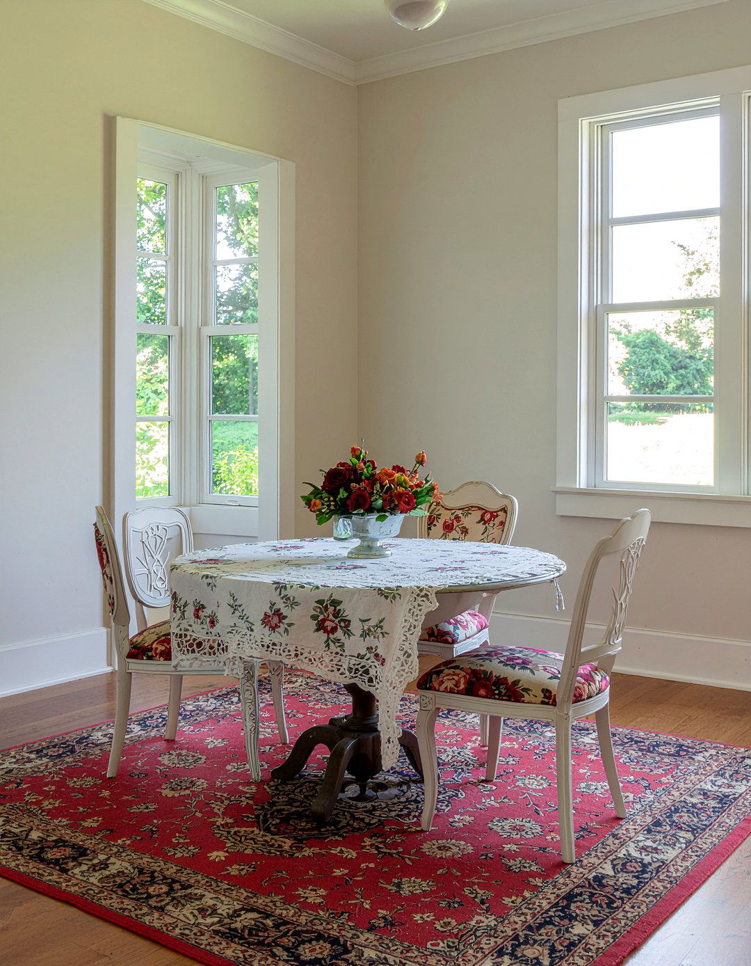 Vintage floral upholstery - 30 meadow dining room ideas