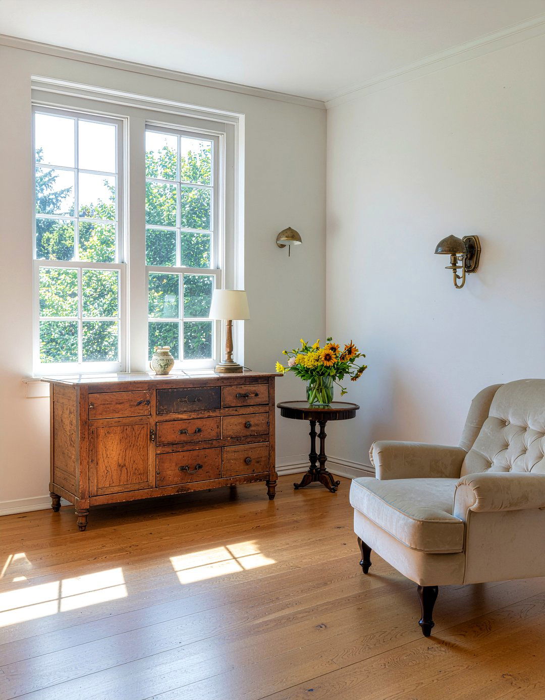 Vintage furniture living room - 30 cottage core living room ideas