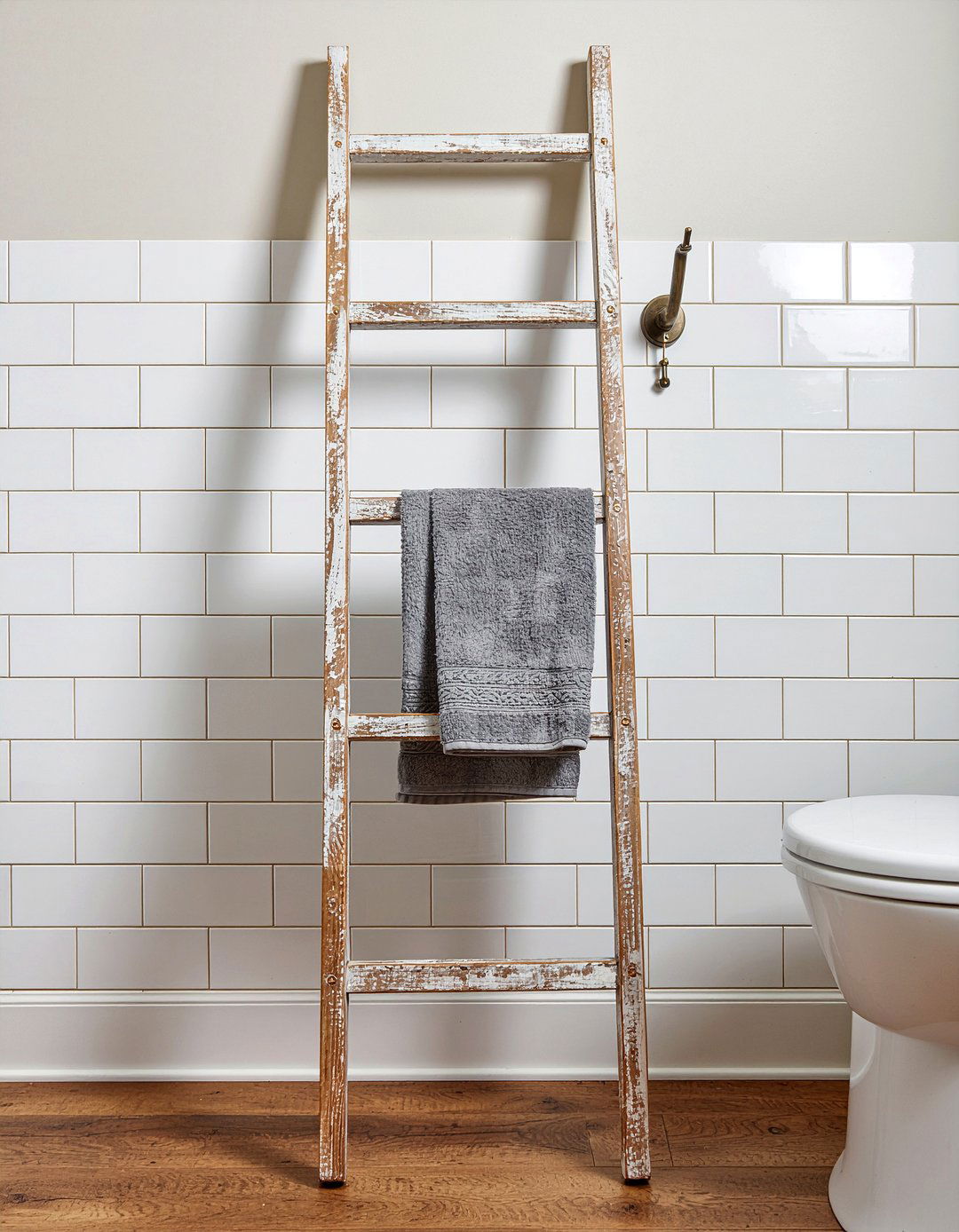 Vintage ladder towel rack - 30 reclaimed material bathroom ideas
