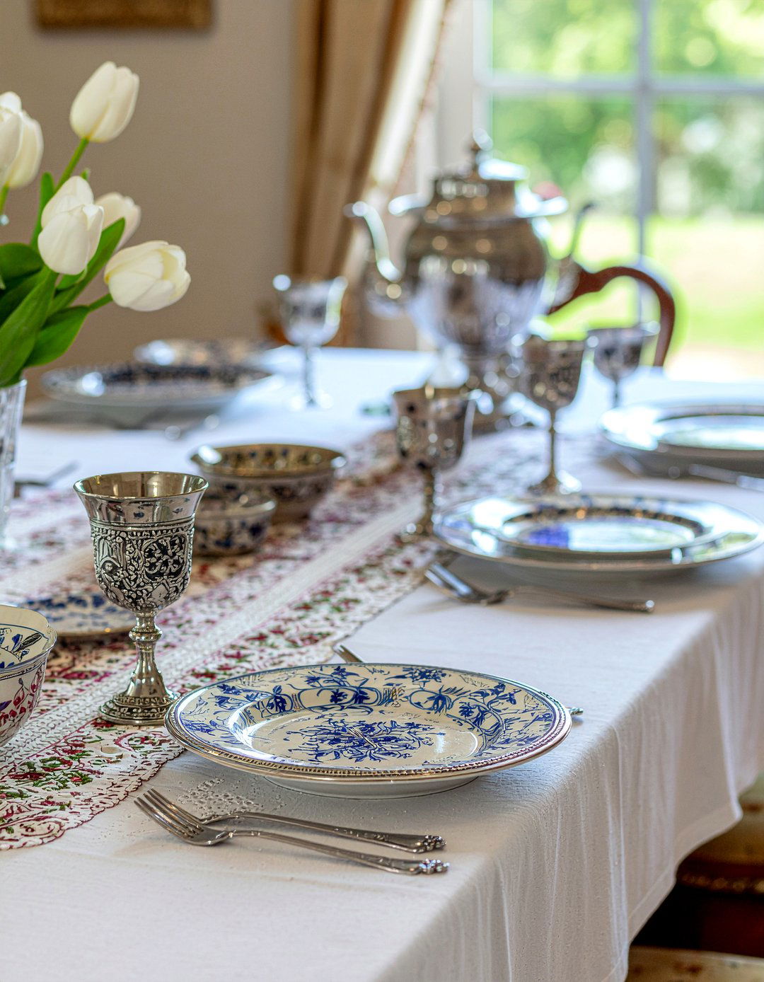Vintage passover seder plates - 30 Passover seder dining room ideas