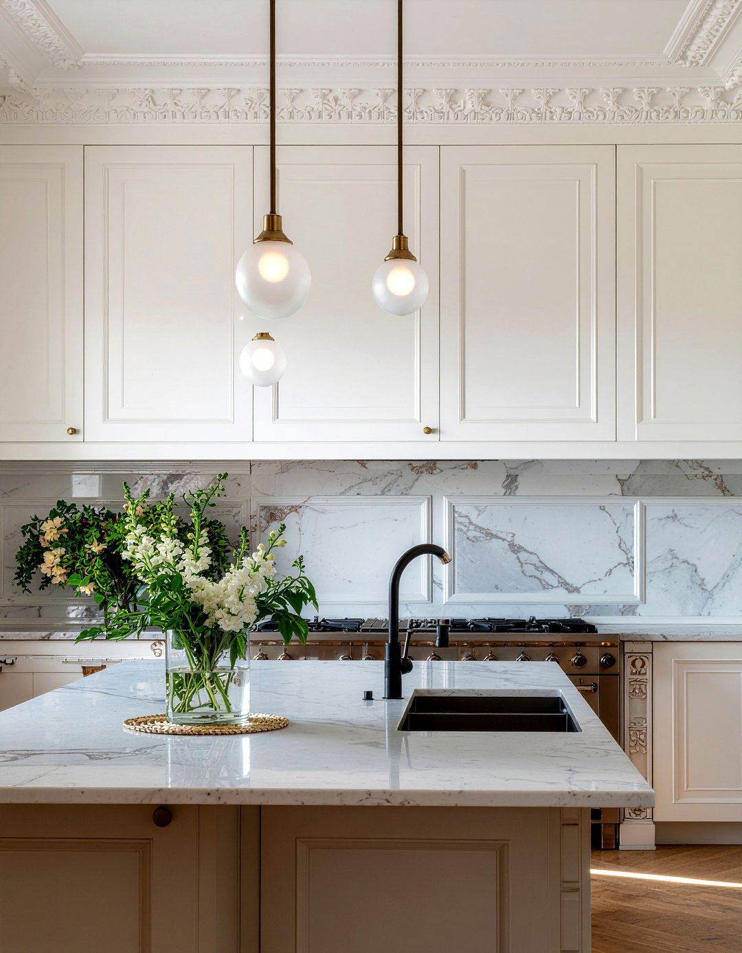 Vintage pendant lights - 30 Parisian kitchen ideas