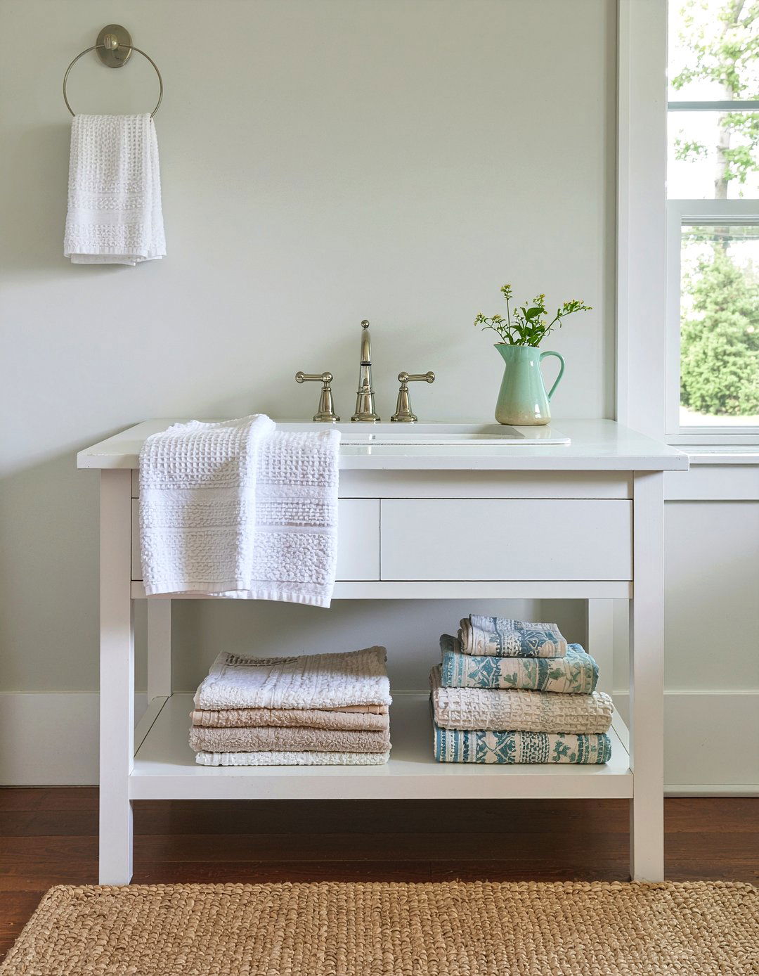 Vintage washstand shelf - 30 bathroom shelving unit ideas