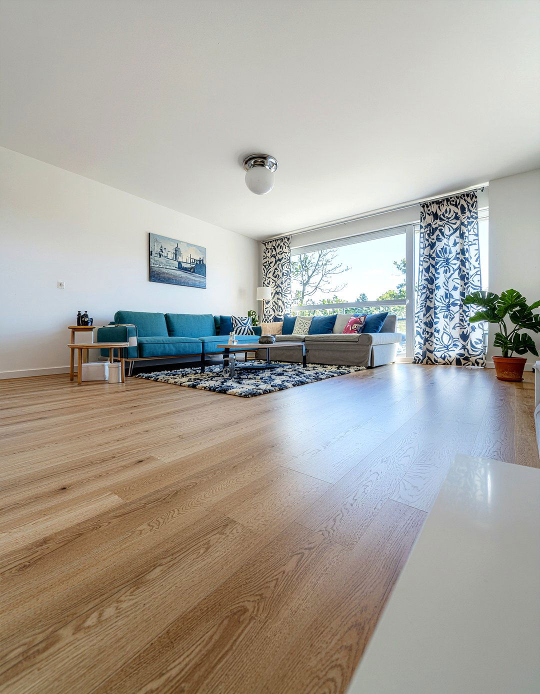 Vinyl Plank Flooring - 30 toddler friendly living room ideas