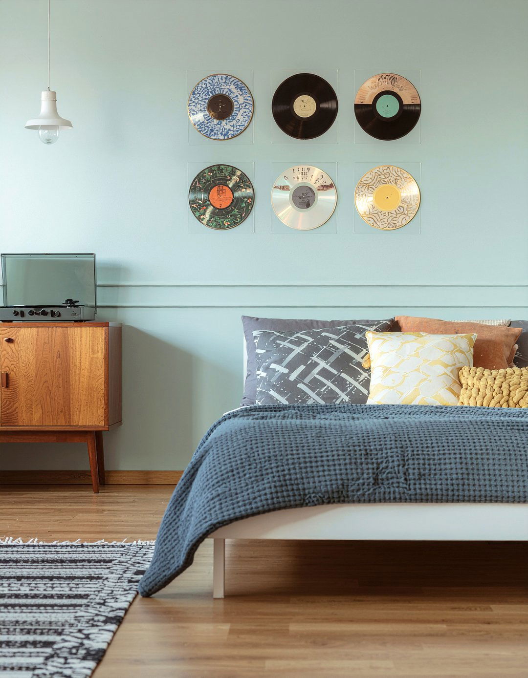 Vinyl Record Wall Display - 30 command strip bedroom ideas