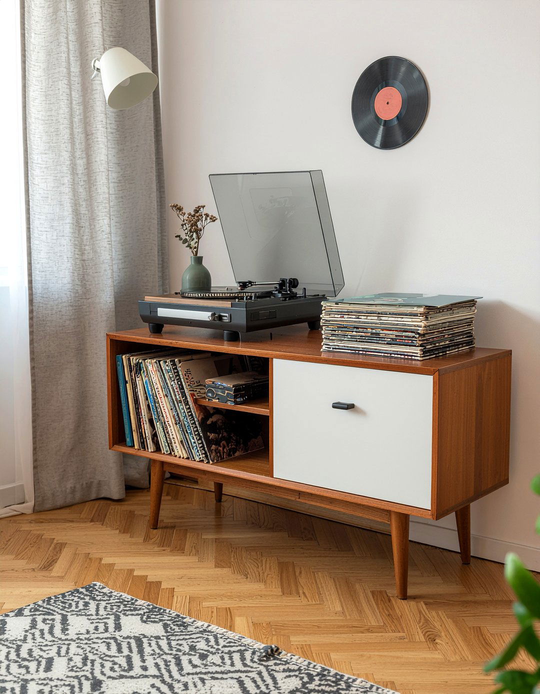Vinyl record player - 30 teen hangout living room ideas