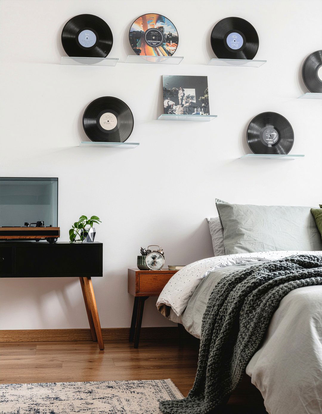 Vinyl record wall - 30 music themed bedroom ideas