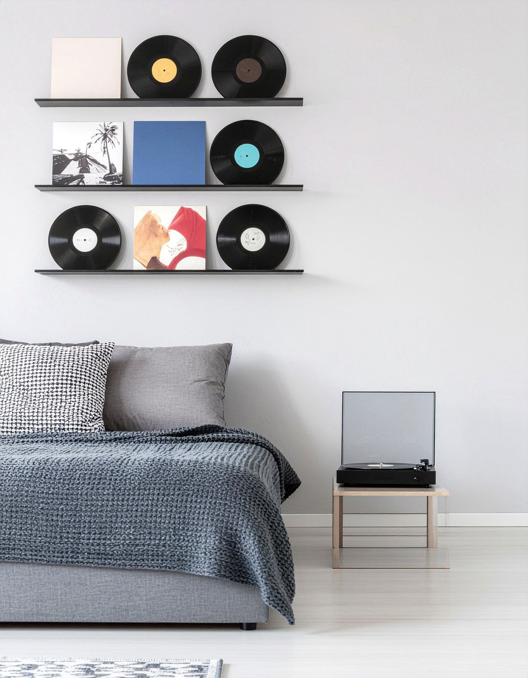 Vinyl record wall art - 30 rock and roll bedroom ideas