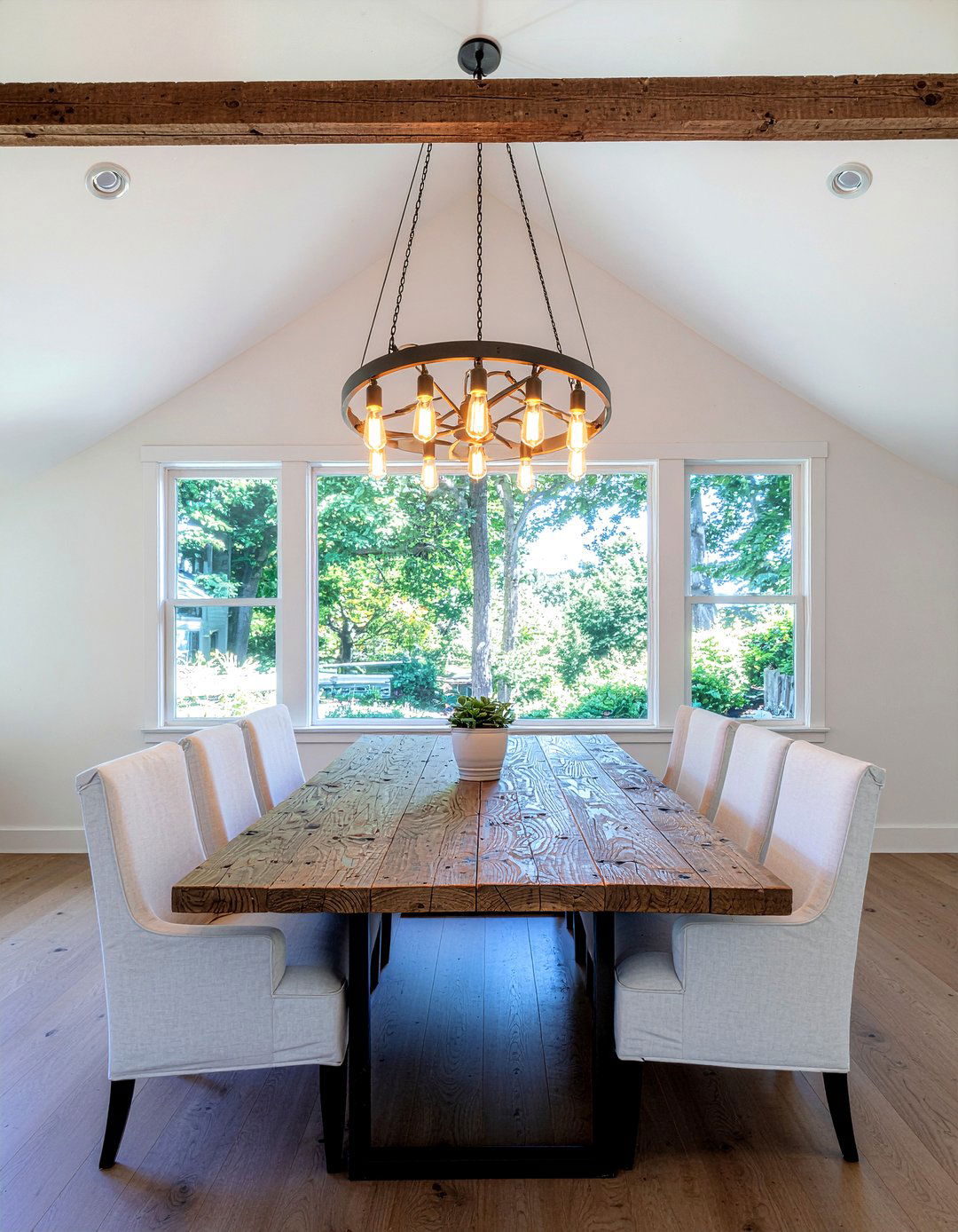 Wagon Wheel Chandelier - 30 farmhouse chandelier dining room ideas