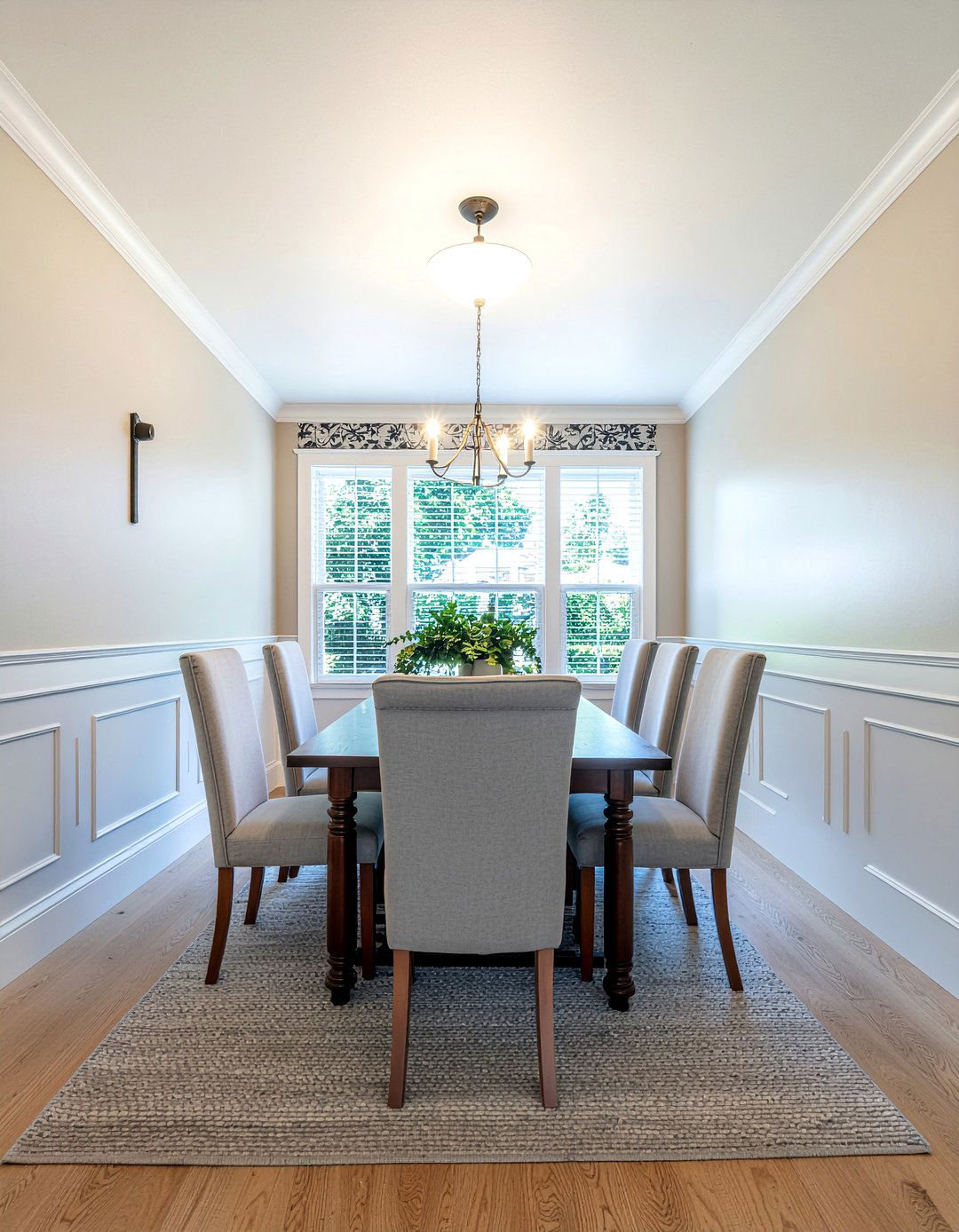 Wainscoting Wall Treatment - 30 heritage home dining room ideas