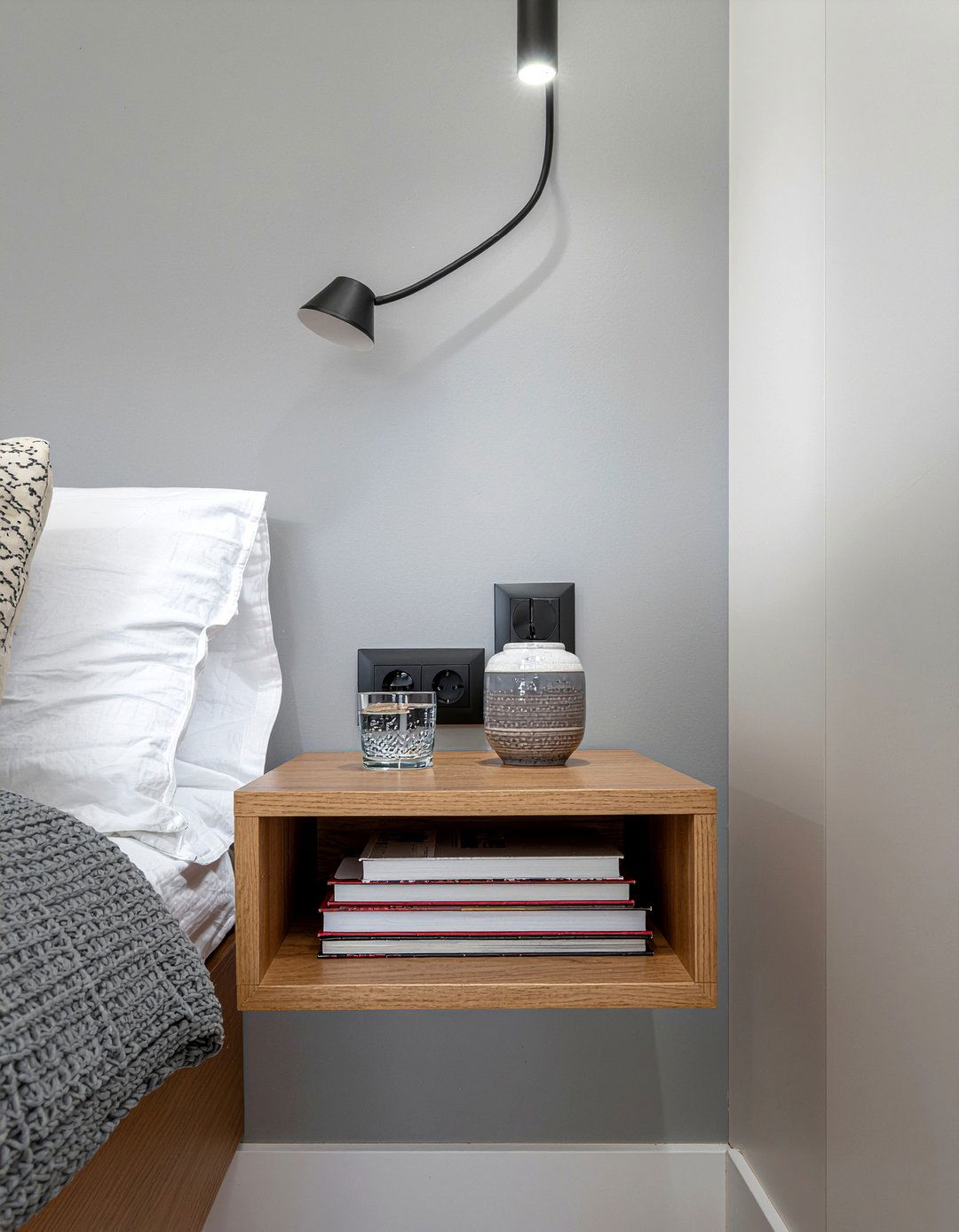 Wall Mounted Bedside Table - 30 narrow bedroom ideas