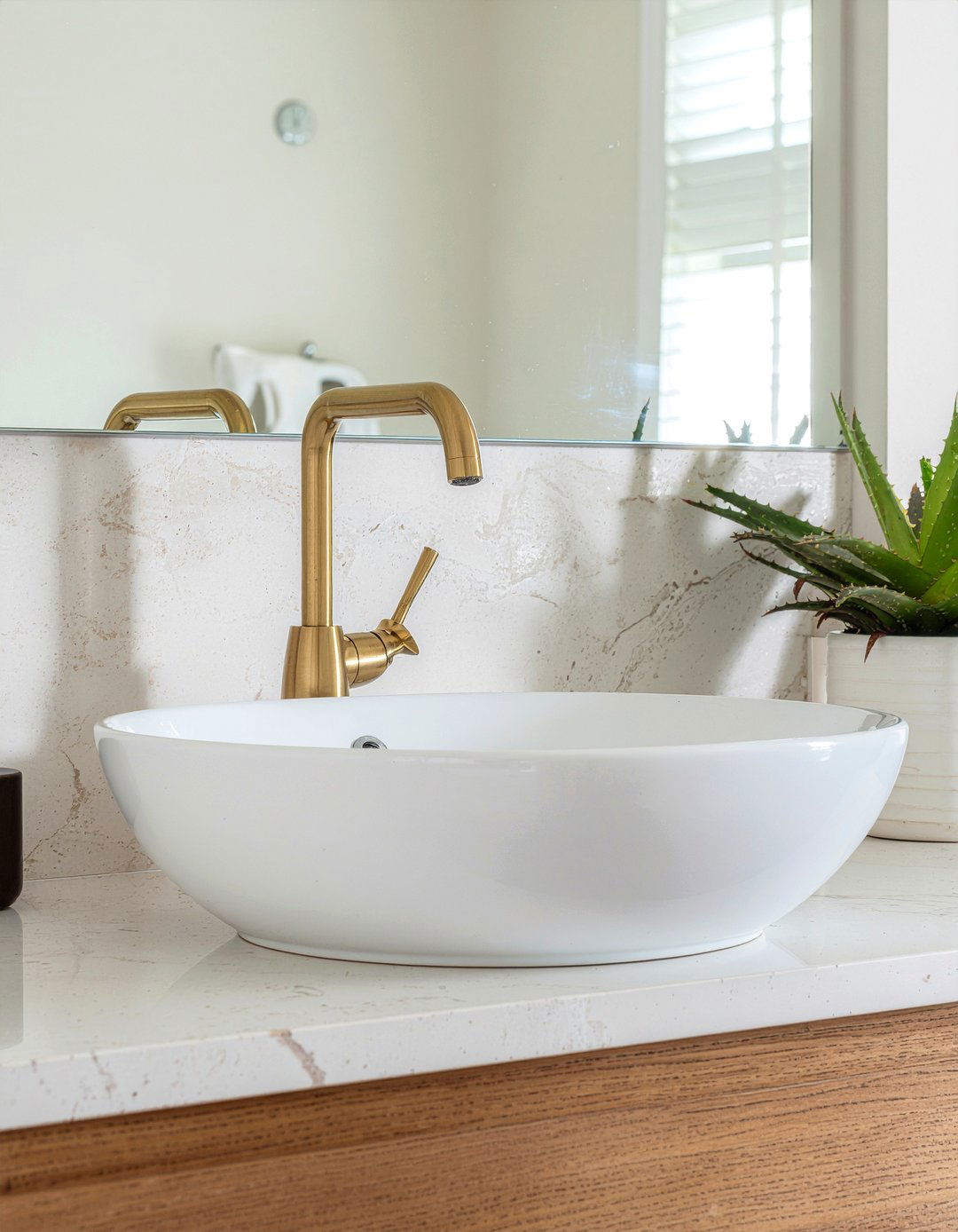 Wall Mounted Faucet - 30 bedroom ensuite ideas