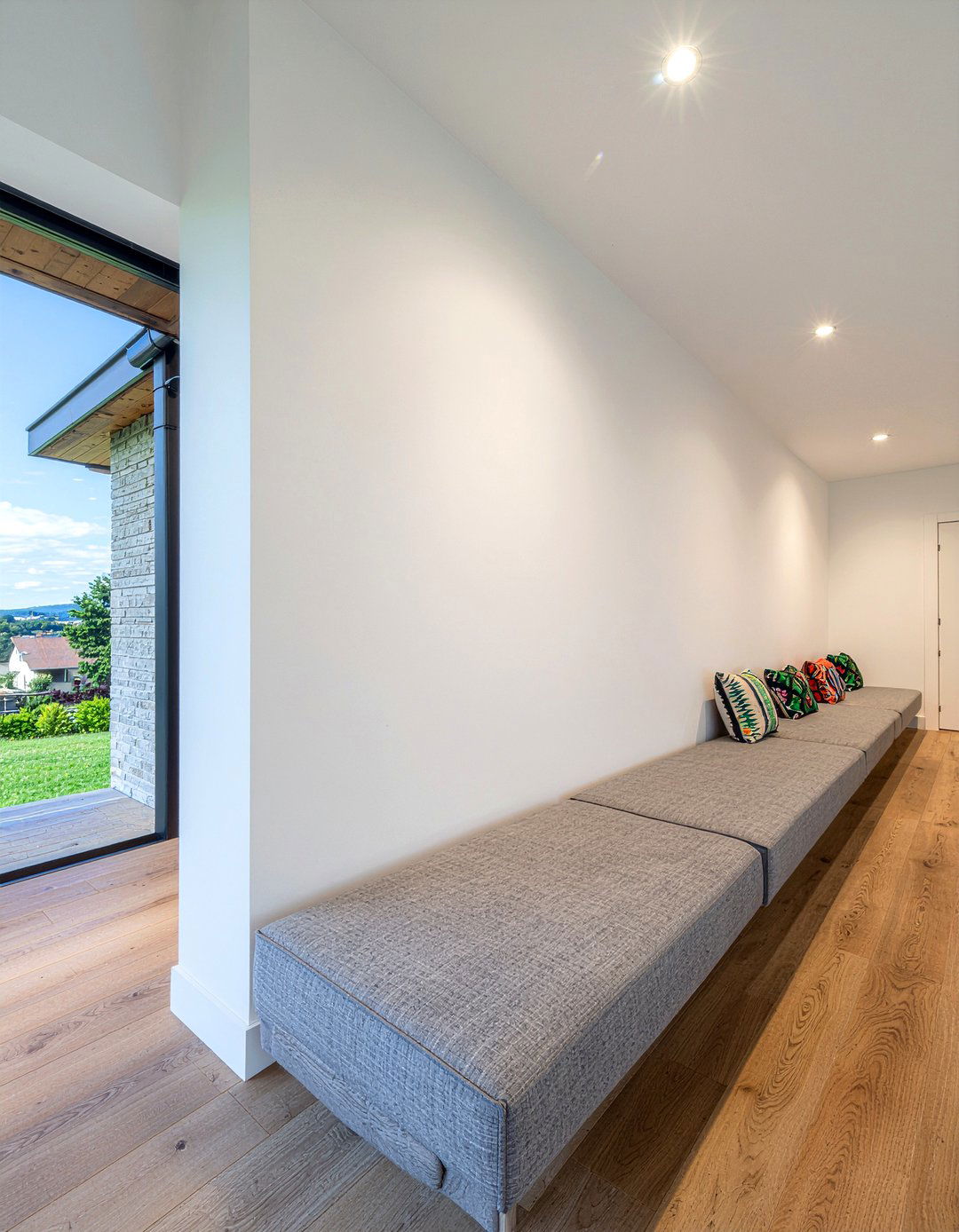 Wall To Wall Banquette - 30 living room banquette ideas