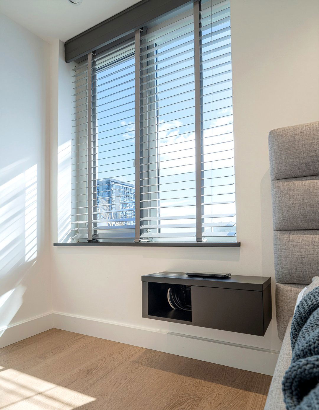 Wall mounted nightstand - 30 bedroom modern nightstands