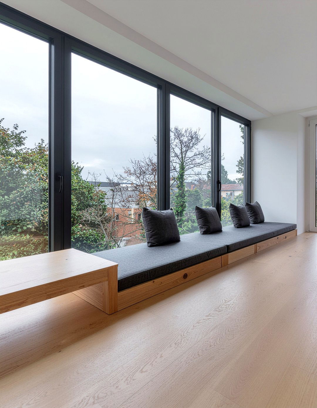 30 Best Living Room Window Bench Ideas to Maximize Space