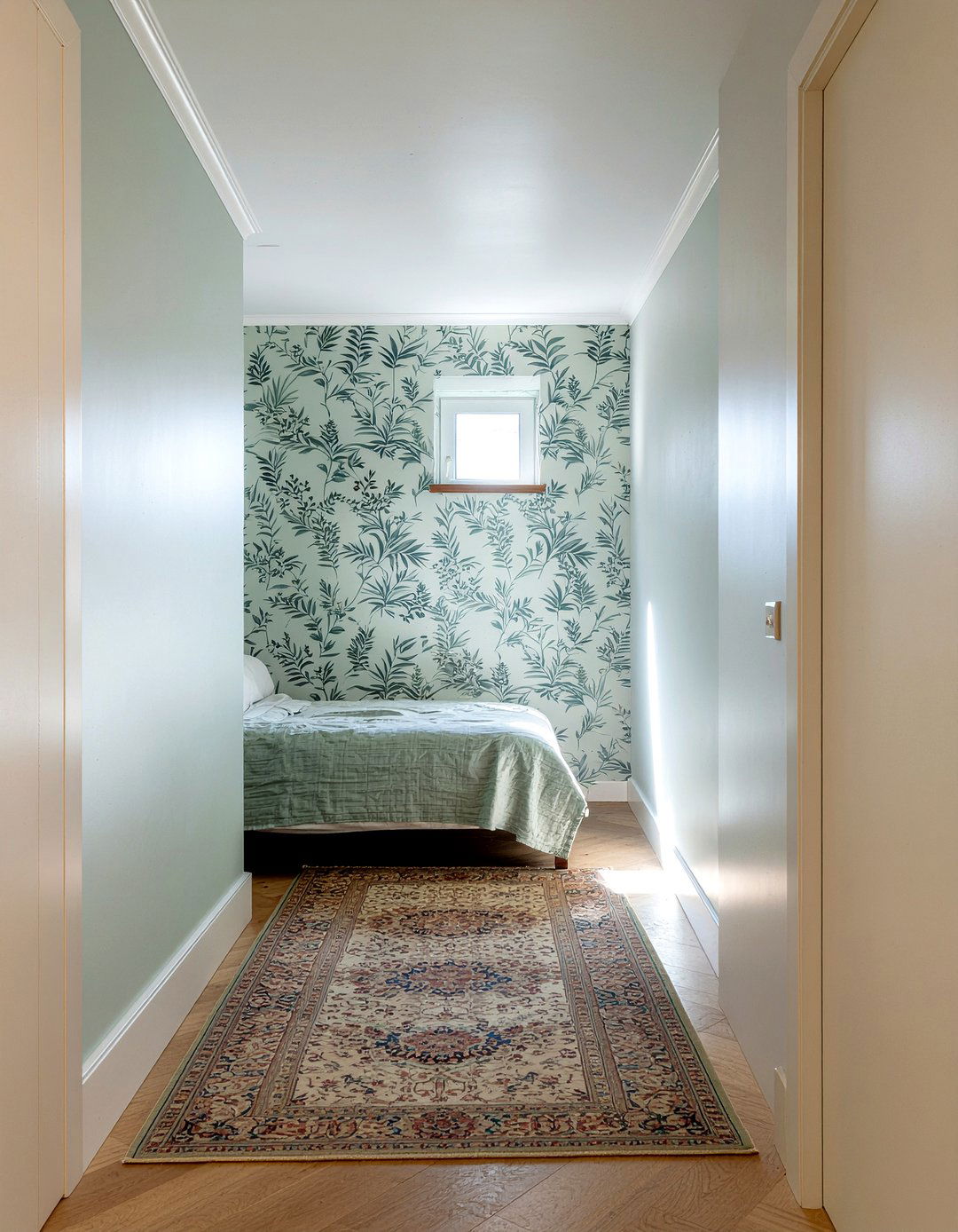 Wallpaper accent wall - 30 bedroom hallway ideas