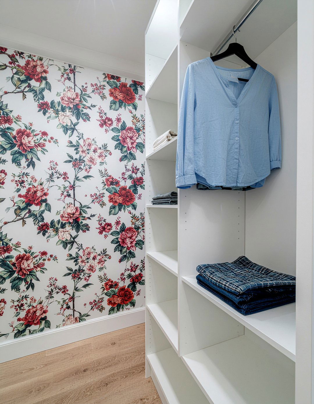 Wallpaper closet interior - 30 bedroom reach-in closet ideas