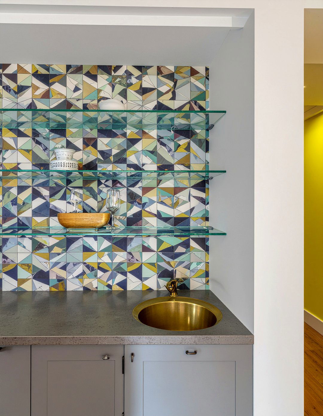 Wallpapered Wet Bar Niche - 30 dining room wet bar ideas