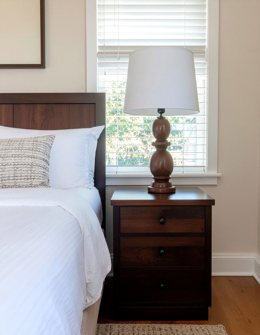 Walnut Bedside Lamp - 30 bedroom walnut furniture ideas