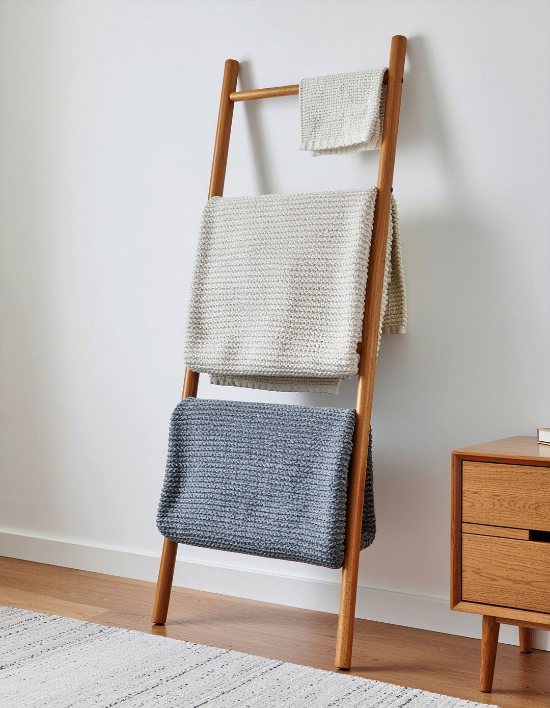 Walnut Blanket Ladder - 30 bedroom walnut furniture ideas