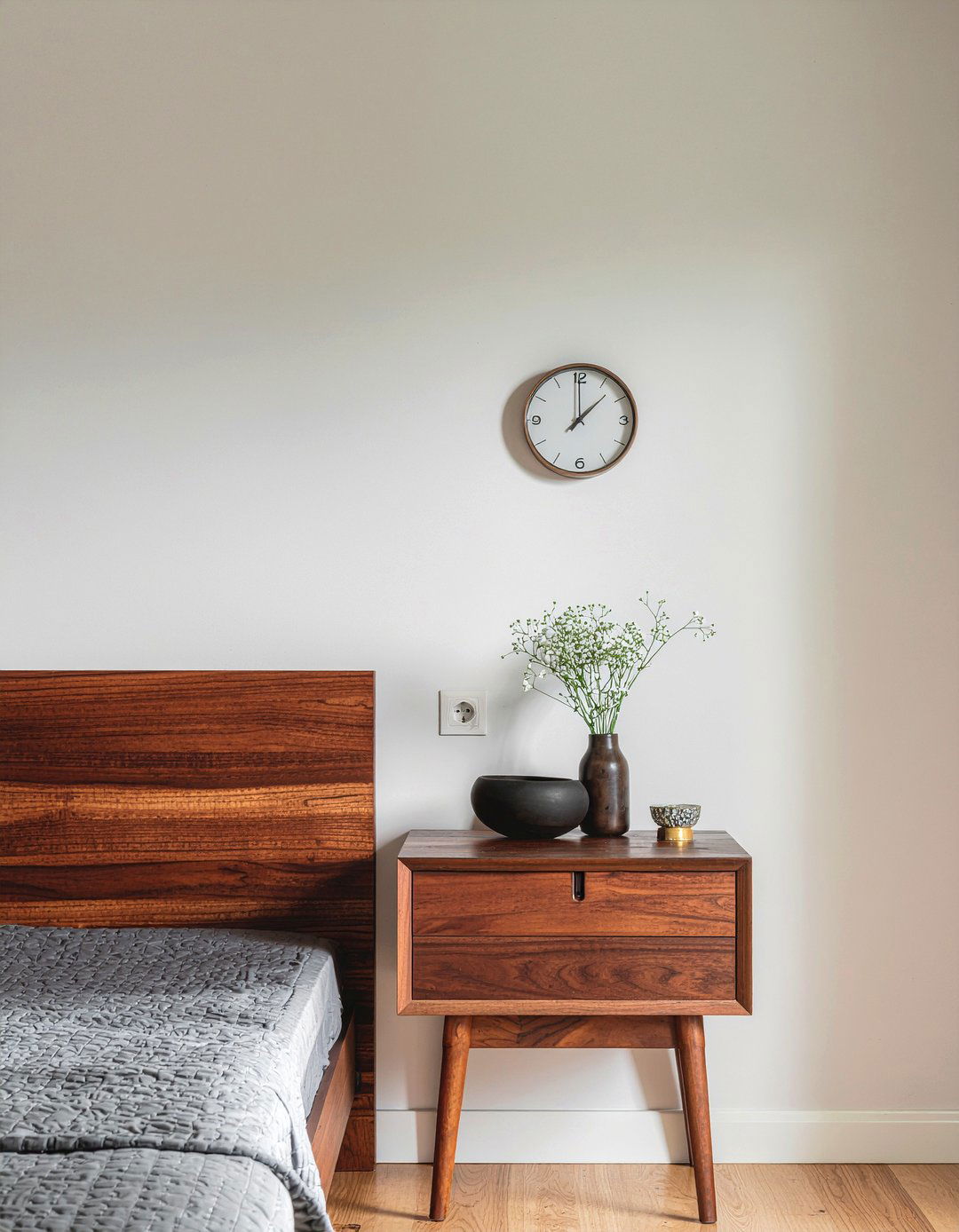 Walnut nightstand - 30 bedroom modern nightstands