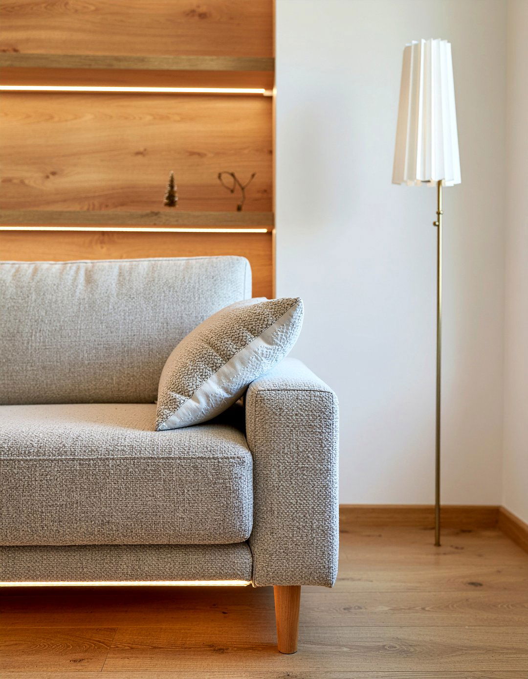 Warm indirect lighting - 30 Korean living room ideas