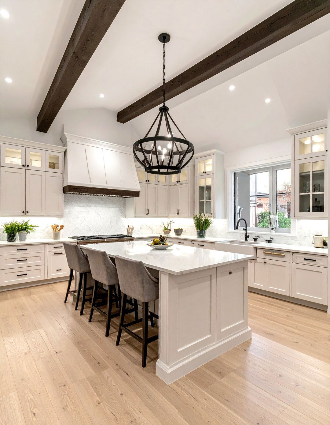Warm white kitchen with vaulted ceilings - 30 warm white kitchen ideas