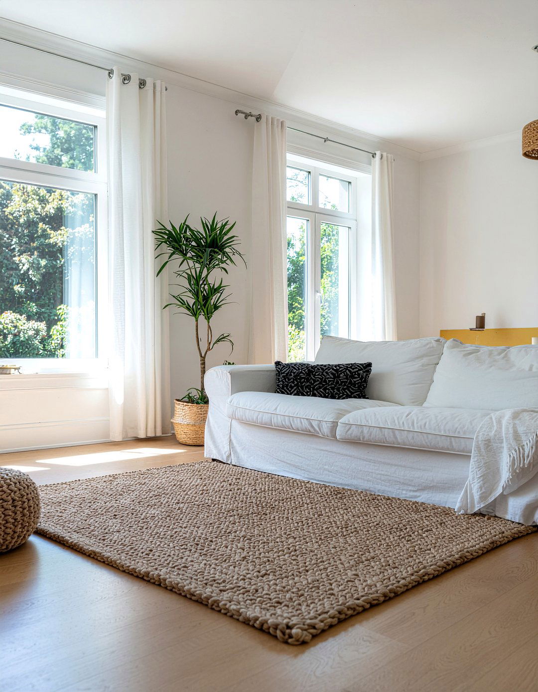 Warm white living room - 30 warm toned living room ideas