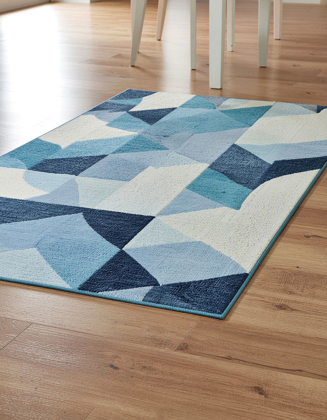 Washable area rug - 30 family-friendly dining room ideas