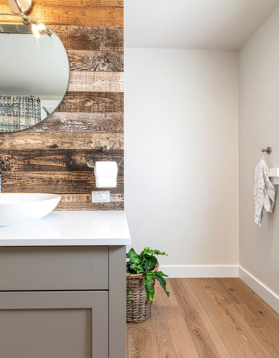 Weathered wood backsplash - 30 reclaimed material bathroom ideas
