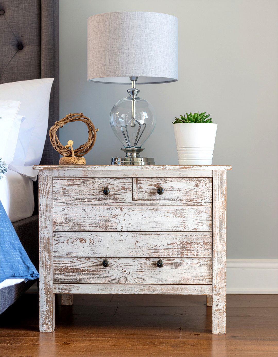 Weathered wood nightstand - 30 nautical bedroom ideas