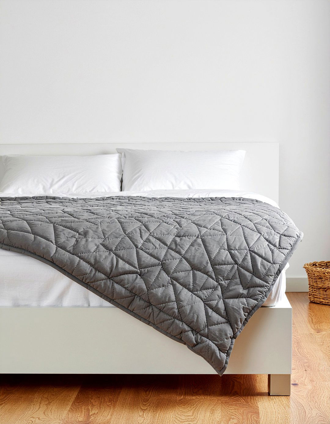 Weighted blanket - 30 wellness bedroom ideas