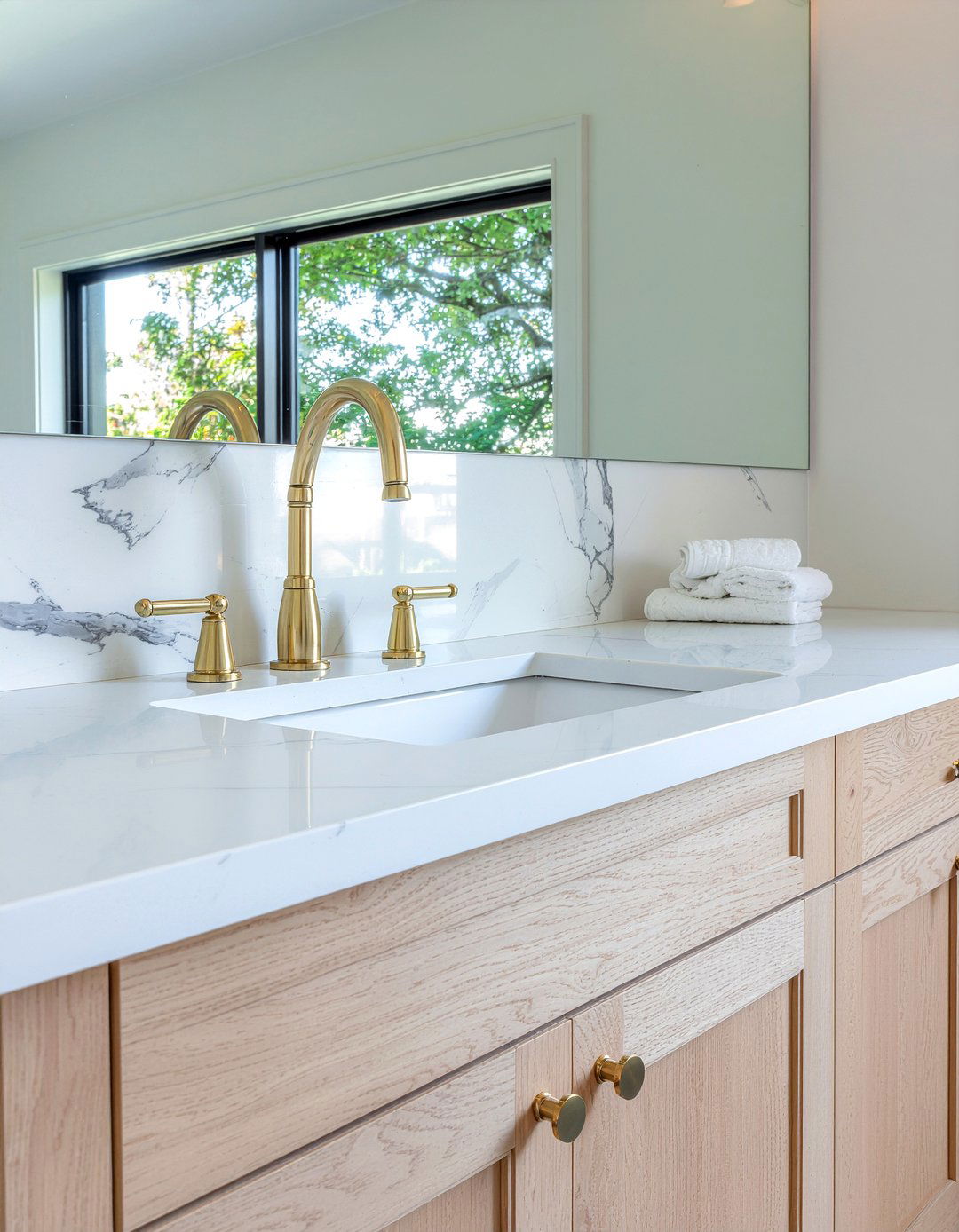 White Calacatta Quartz Bathroom - 30 quartz countertop bathroom ideas