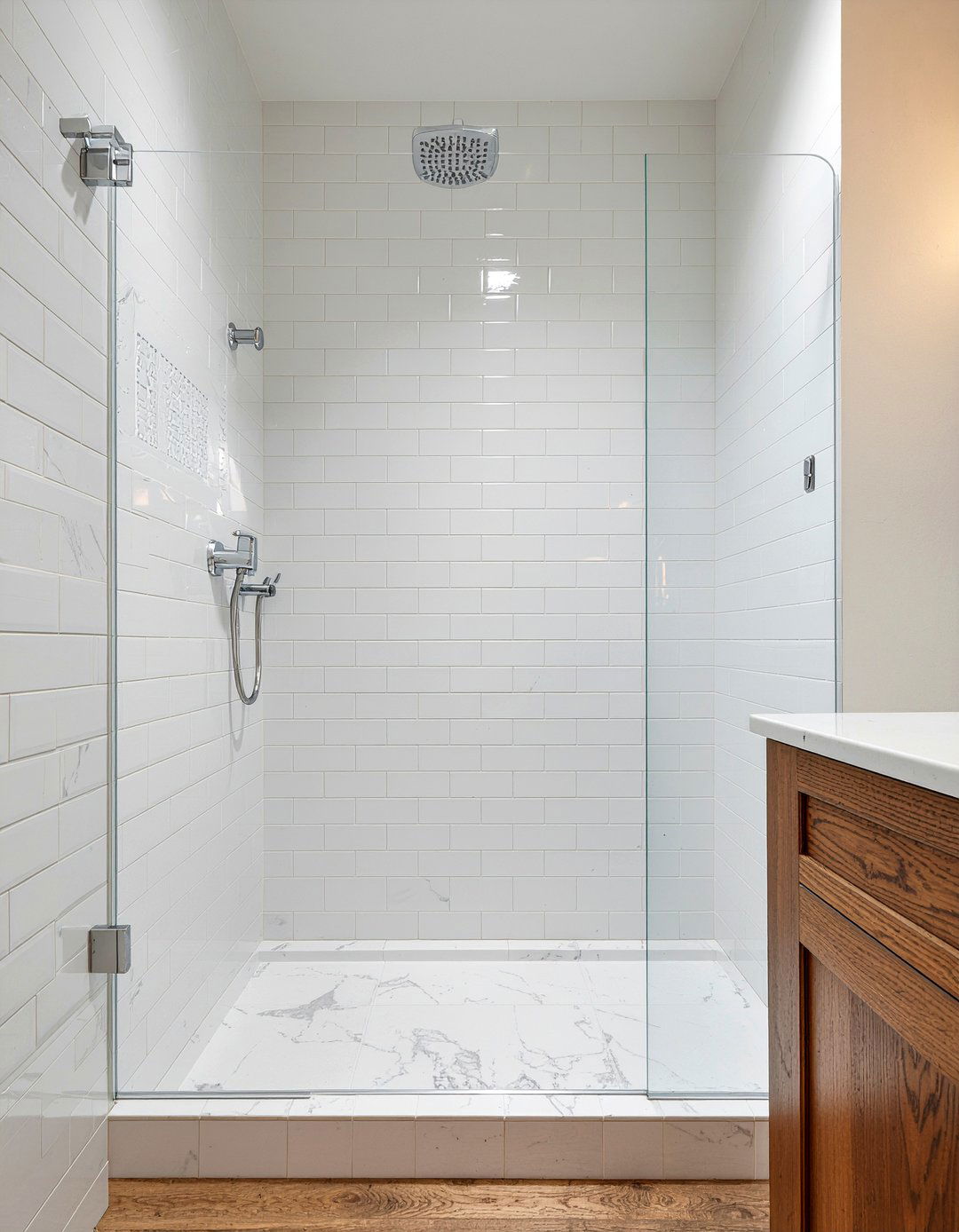 White Carrara Marble Mosaic - 30 mosaic tile bathroom ideas