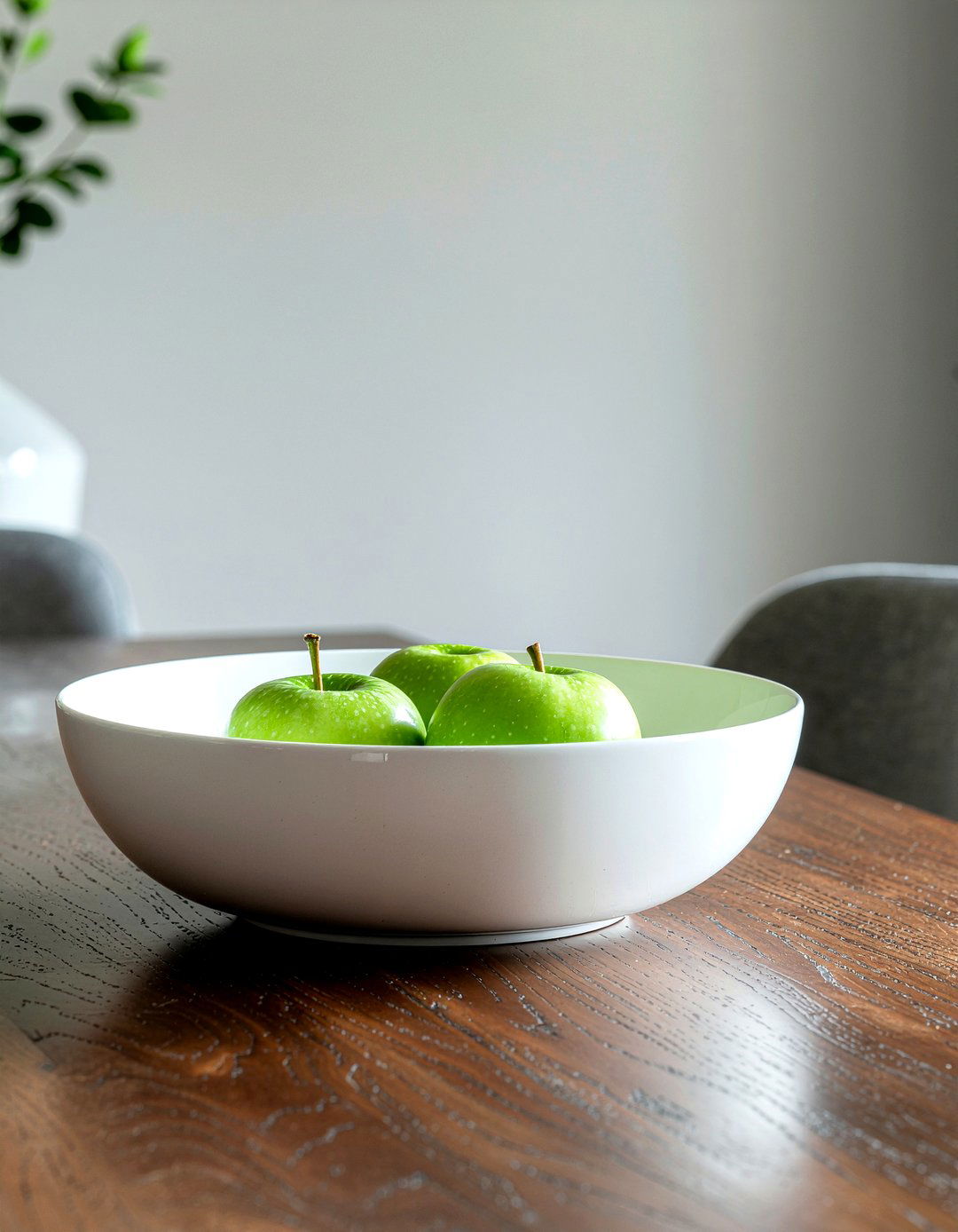 White Ceramic Bowl - 30 minimalist centerpiece dining ideas