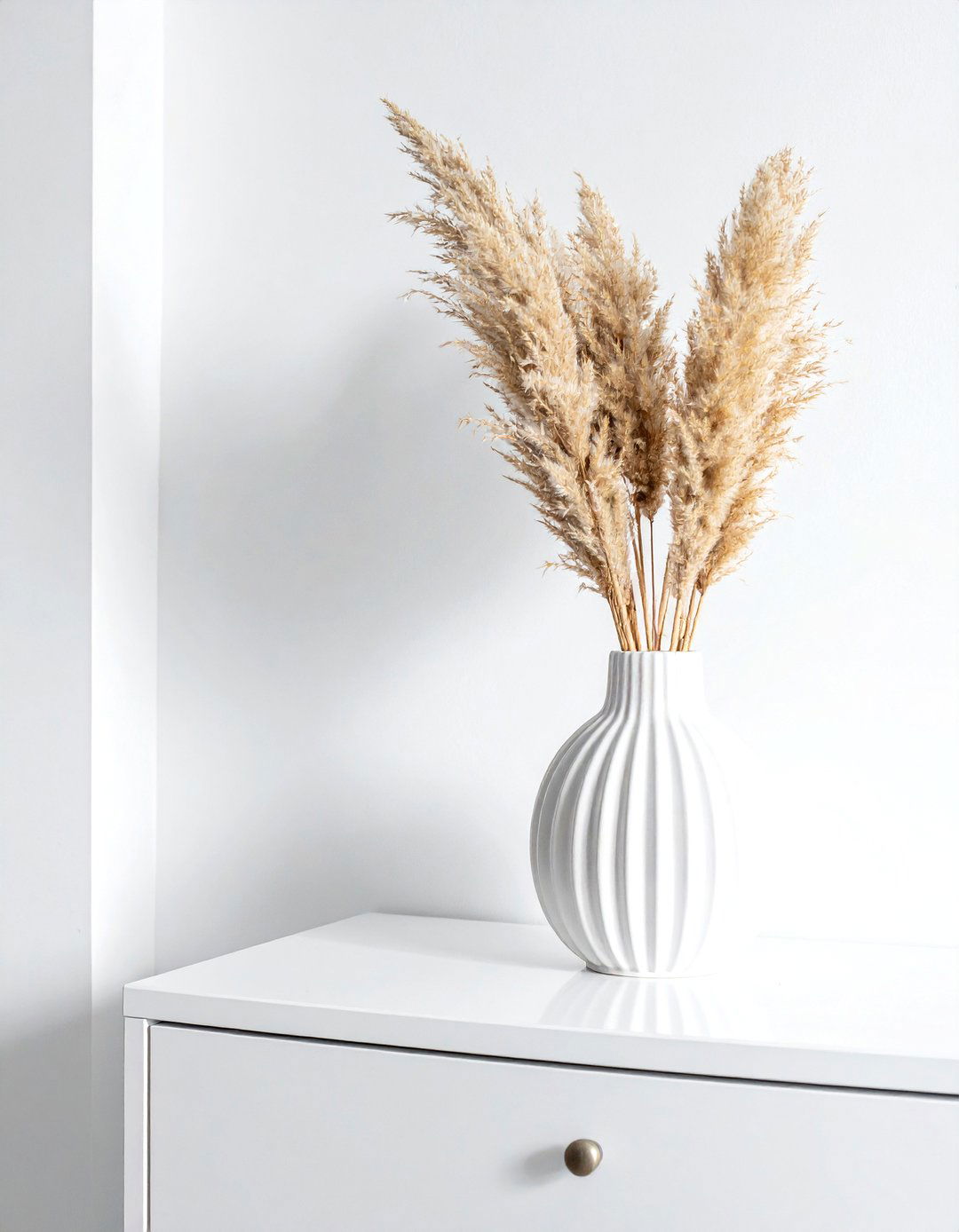 White Ceramic Vase - 30 white bedroom accessories ideas
