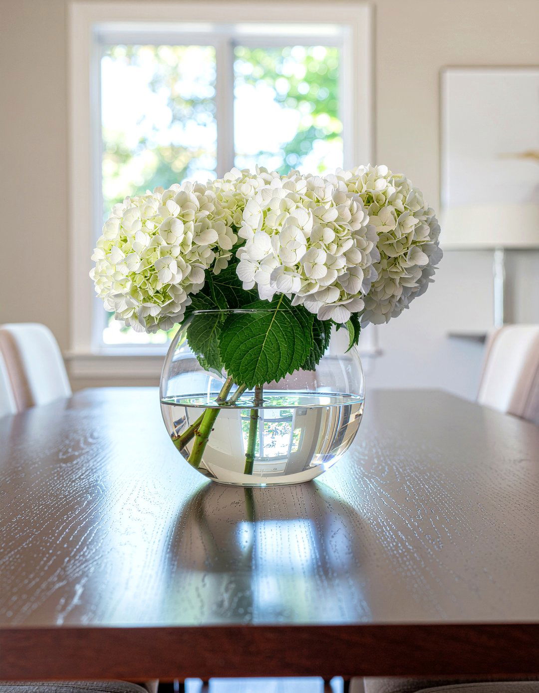 White Hydrangea Centerpiece - 30 dining room fresh flower ideas