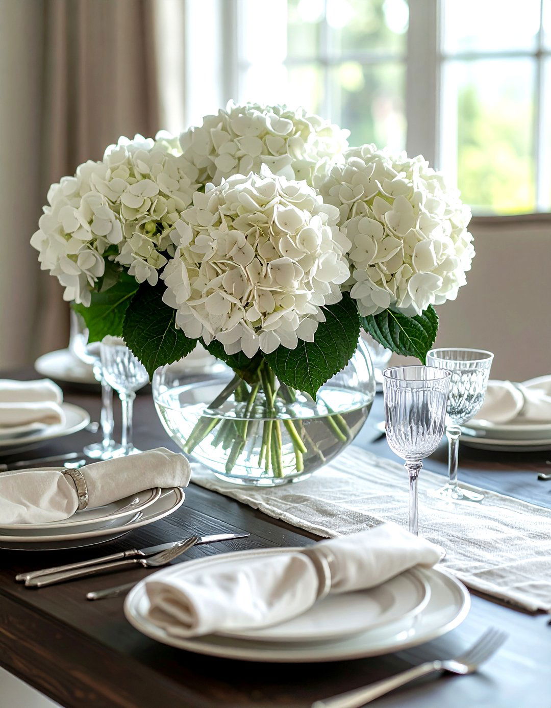 White Hydrangea Centerpiece - 30 dining room flower ideas