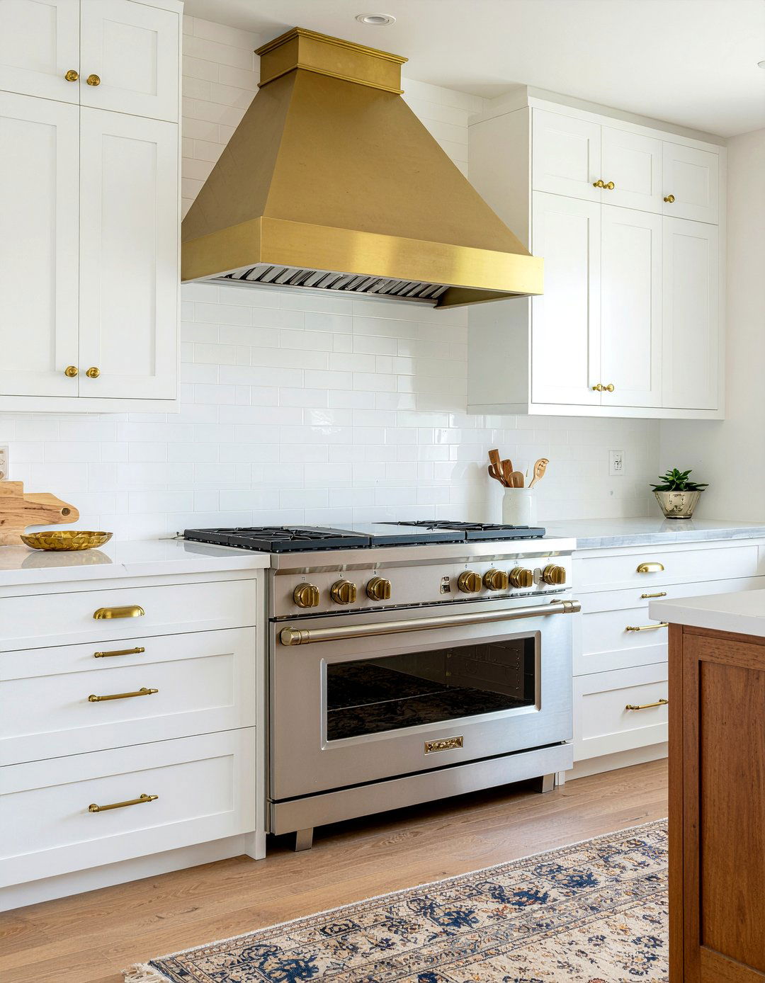 White Kitchen With Brass La Cornue - 30 La Cornue kitchen ideas