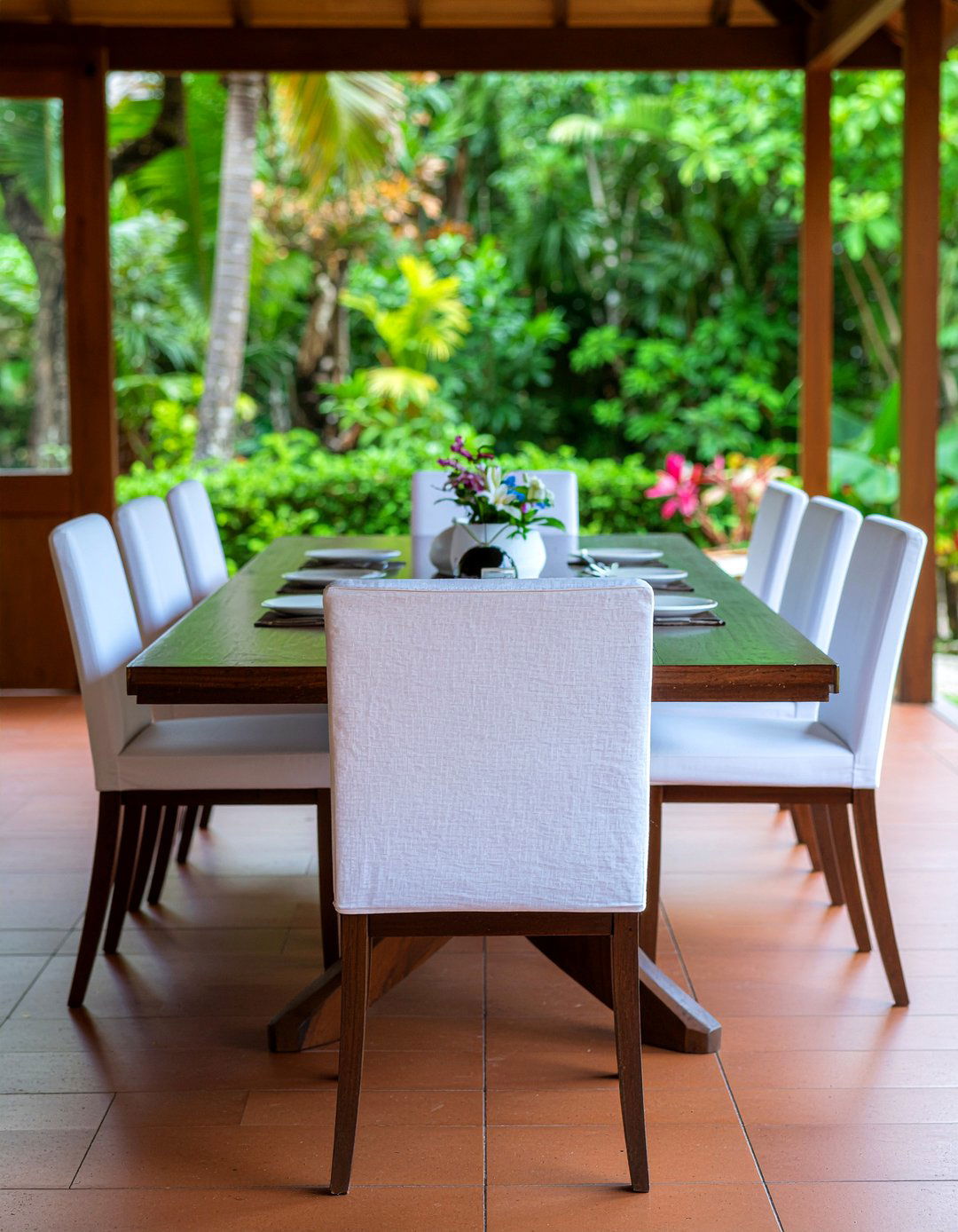 White Linen Seat Covers - 30 Caribbean dining room ideas