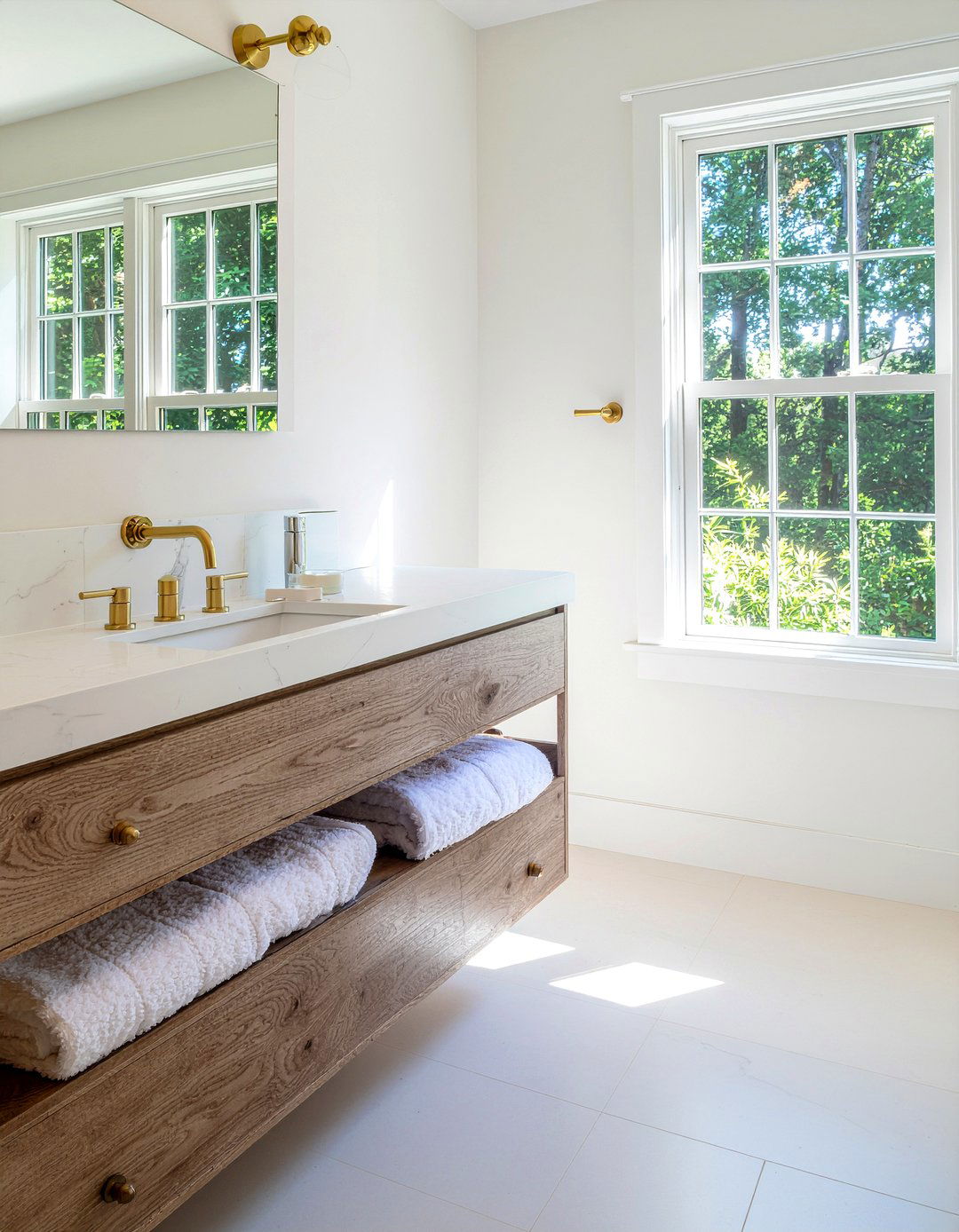White Quartz Vanity - 30 quartz bathroom ideas